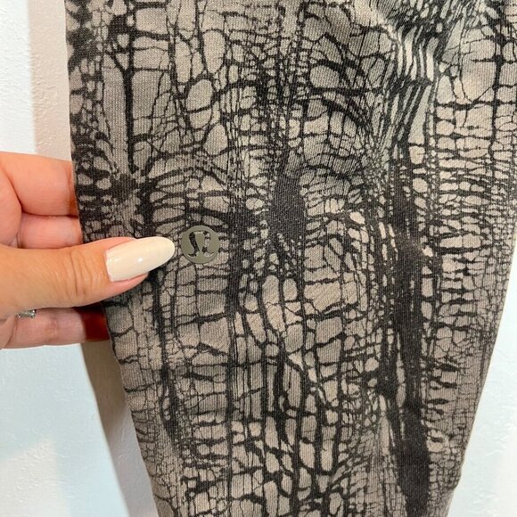 Lululemon Warm Down Joggers 7/8 Length Thread Dye Rover Black Size 4 sweatpants - Picture 9 of 11